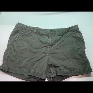 Banana Republic Size 14 Army Green shorts